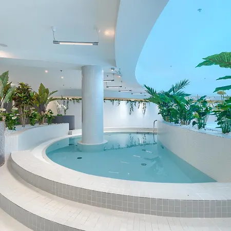 Margi Dali Prestige Lux Hanza Tower Апартаменти *